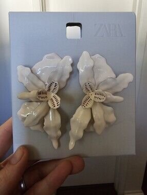 NWT Zara Cream Floral Sculptural Drop Earrings - Women Jewelry.